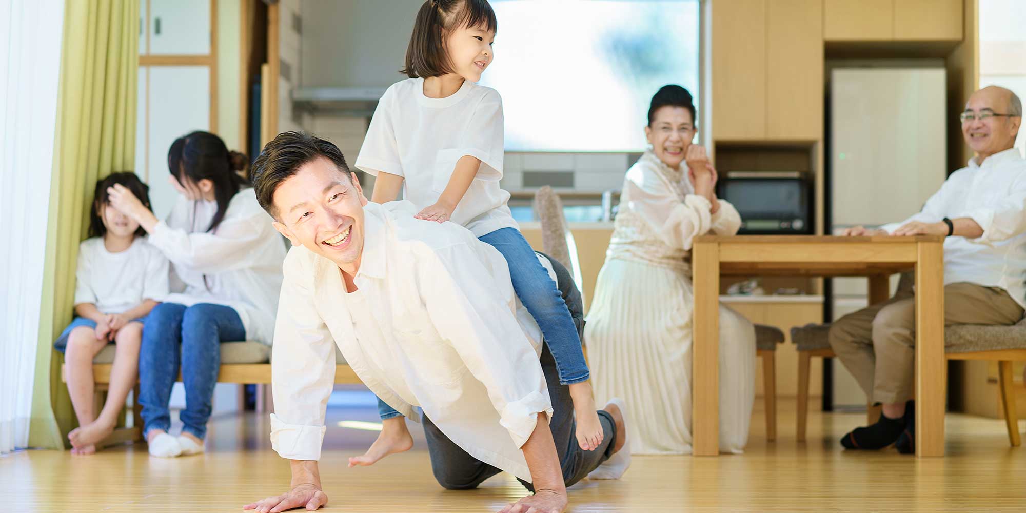 little-girl-playing-with-dad-room-(1).jpg - 裝潢